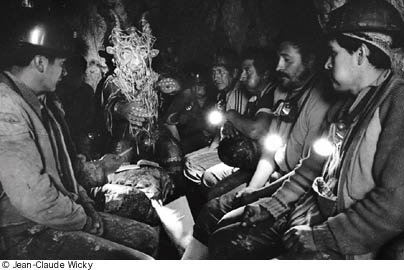 Fotografía de mineros con imagen de El Tío